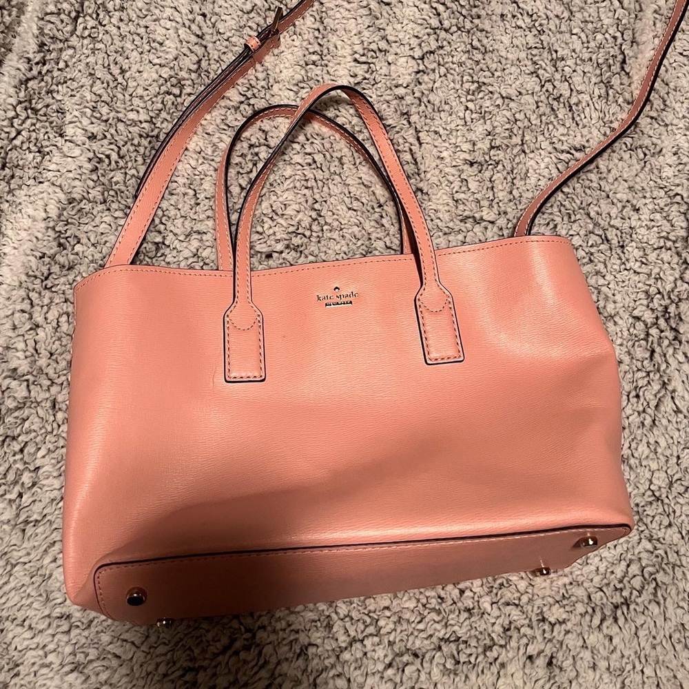 Kate Spade ♠️ Medium Cross body purse!